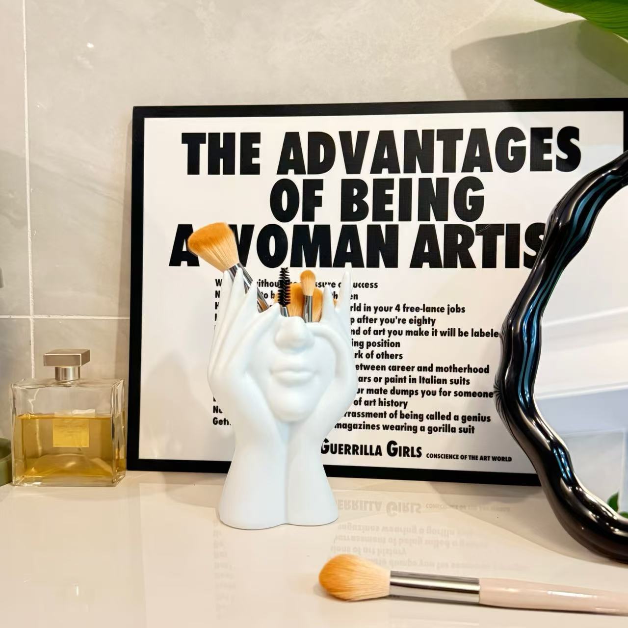 Cross-Border Creative Body Art Styling Office Supplies Desktop Multi-Functional Storage Pen Holder Makeup Brush Holder Decoration