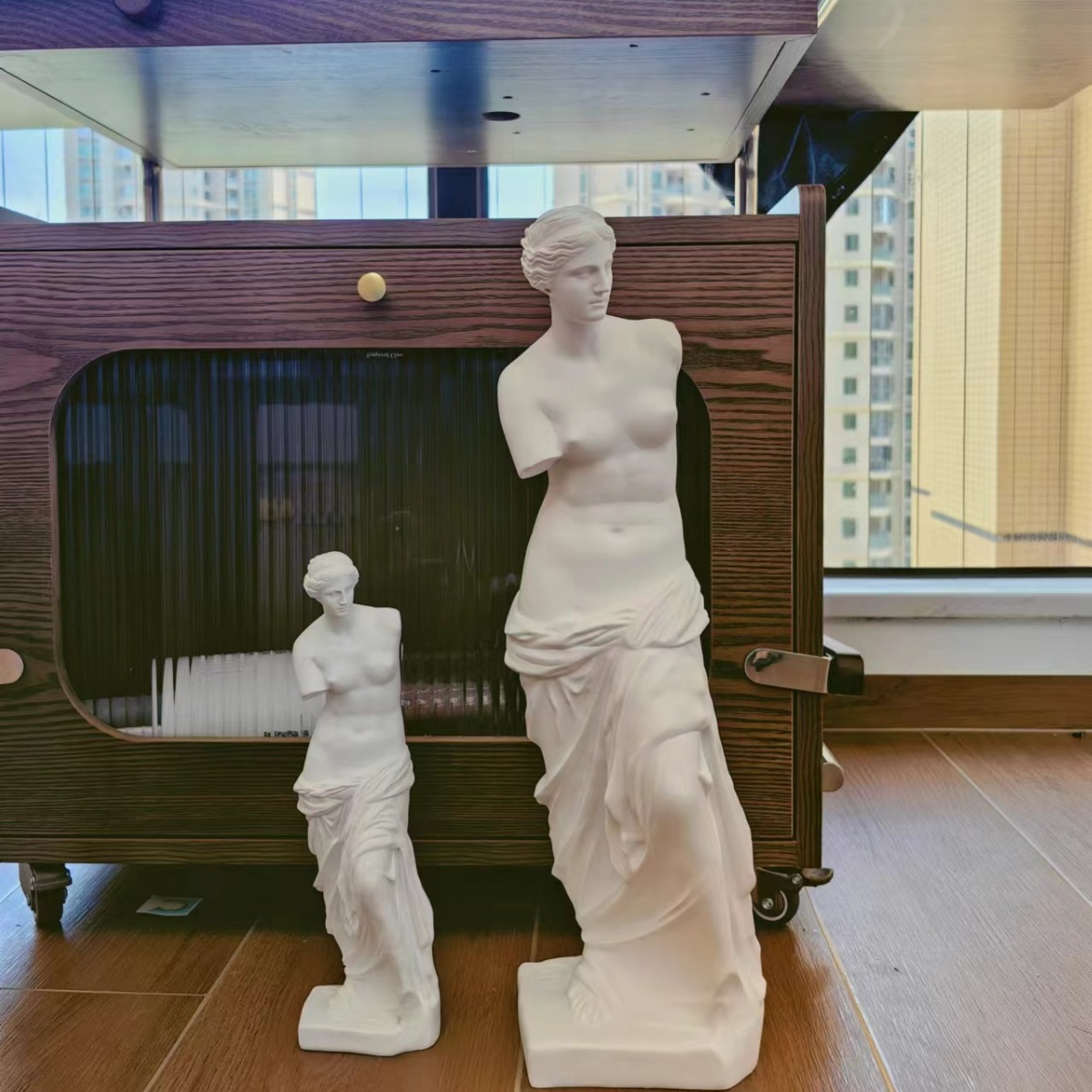 Venus Statue Full Body Resin Imitation Plaster Statue Broken Arm Goddess Statue Shop Stall Ornaments Art Teaching Aids Home