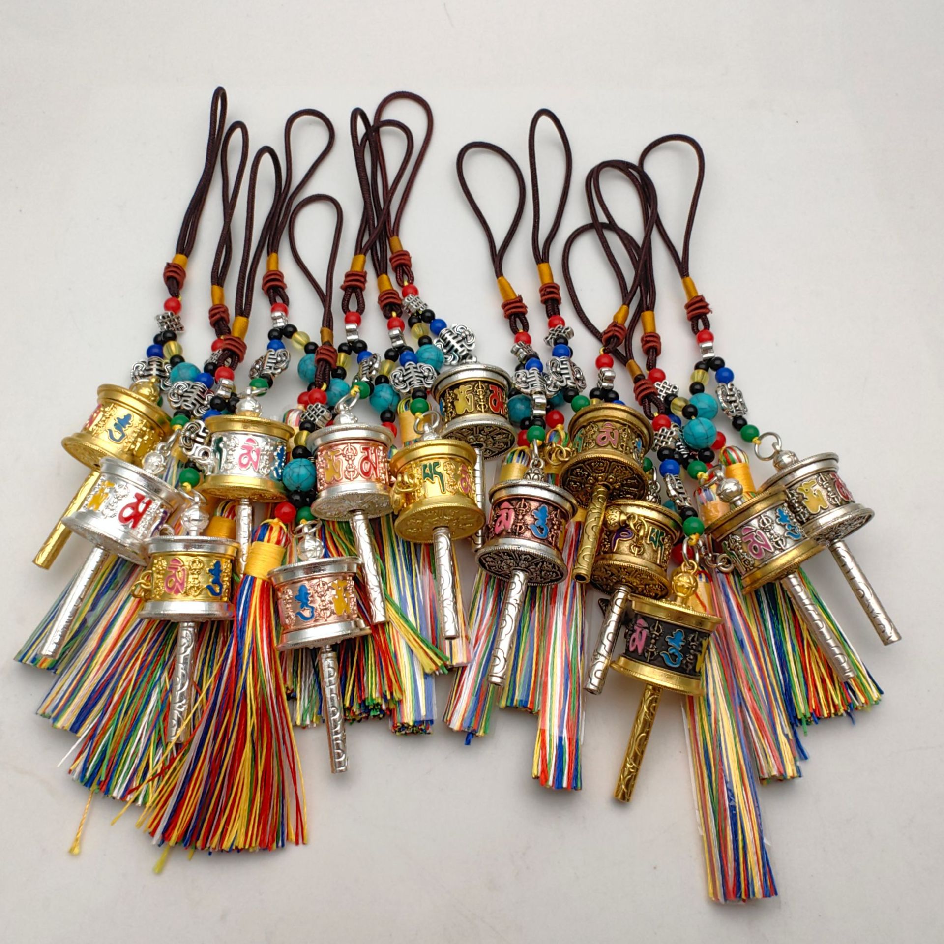 Подвеска с молитвенной трубкой и кисточкой из ювелирных изделий Сицзян с шестикратным мантрой