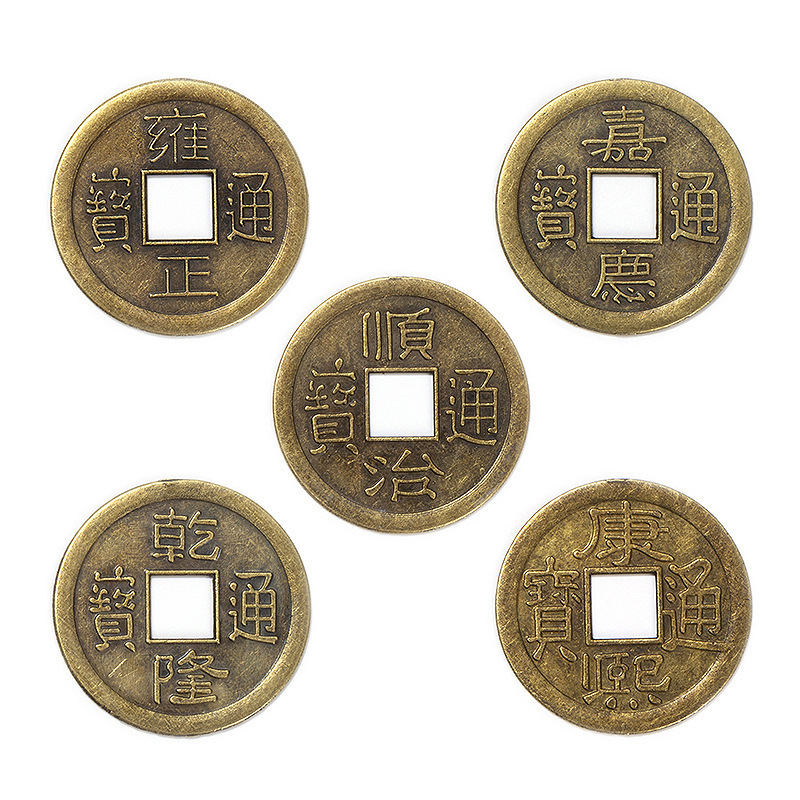 Wholesale imitation pure brass five emperor money vintage alloy play Kangxi Qianlong Tongbao keychain accessories stall supply