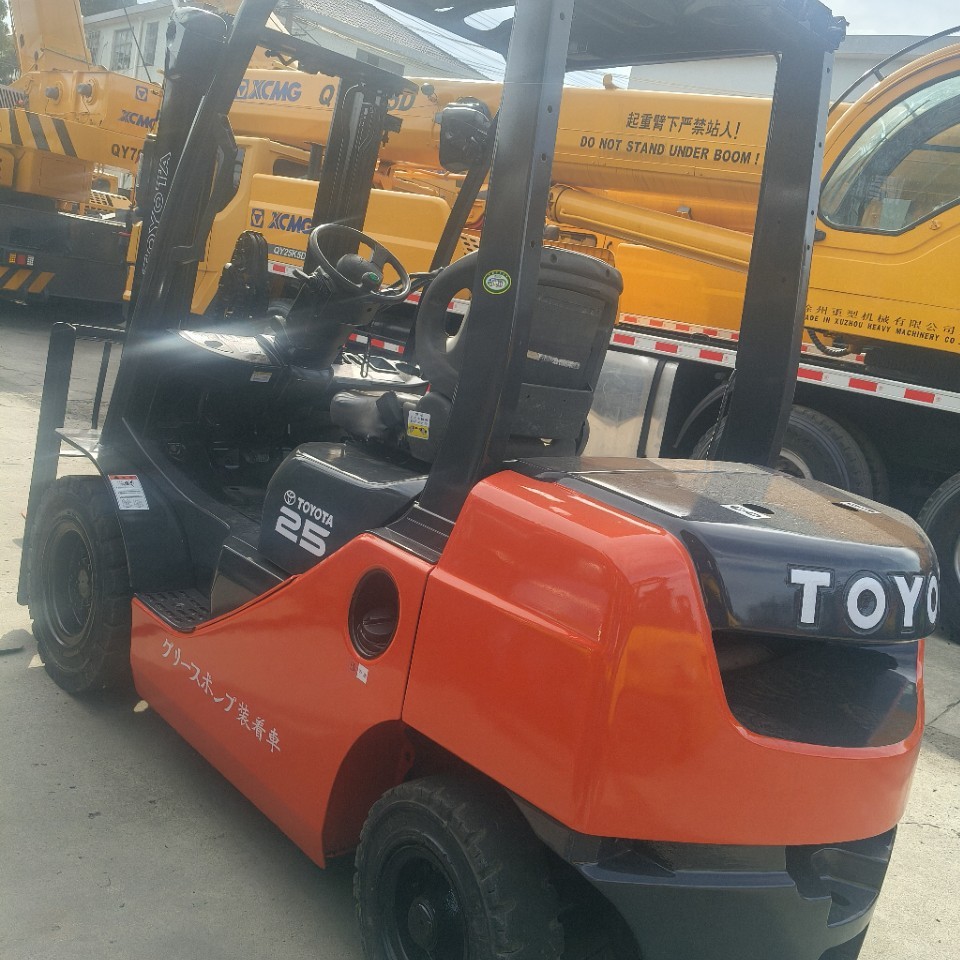 Supply of Japanese Toyota Forklifts 2.5 Tons Internal Combustion Forklifts Japanese Used Forklifts Export