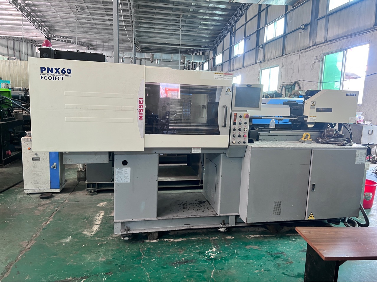 Nissei 60t серво машина 90% новая прецизионная техника