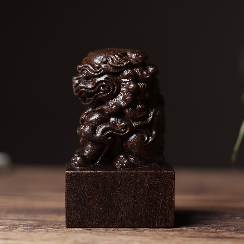 Agarwood Lion Seal Wood Carving Hand Piece Office Desktop Crafts Ornaments Car Accessories Zhouguan Seal
