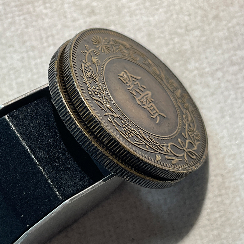 Silver Dollar Brass Sample Coin 16 Years Guizhou Qianbao 39.8mm Physical Shooting Antique Hobby Handmade Patina