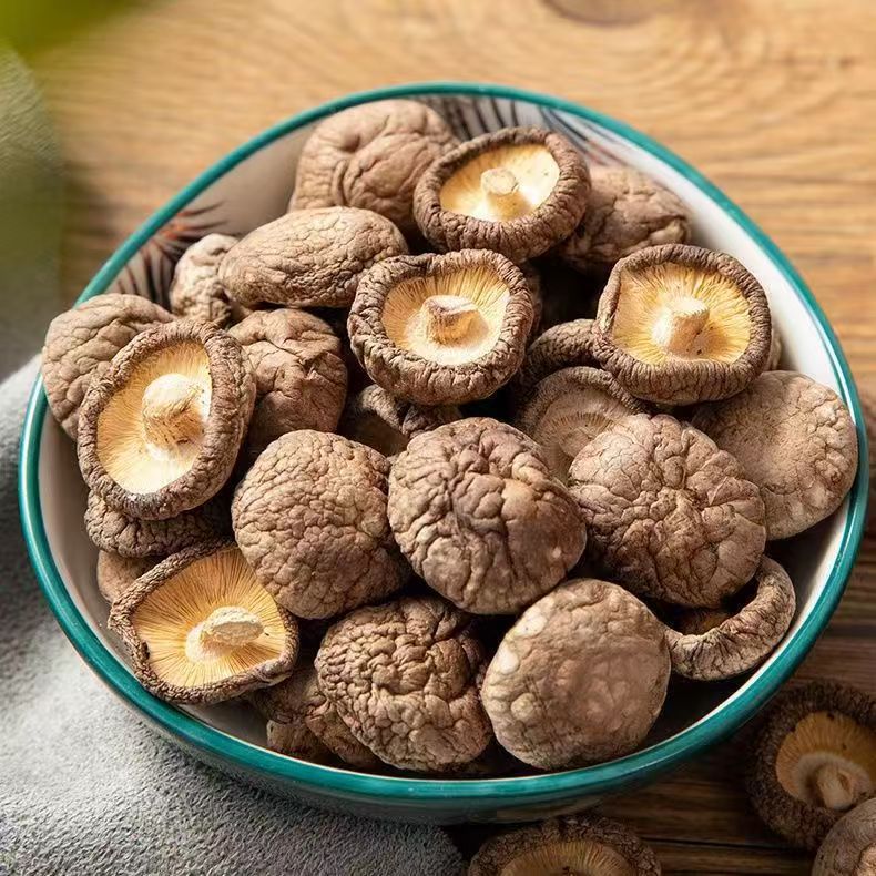 Сезонные сушеные грибы без серы с мясистой текстурой, без стеблей, фермерские грибы для жарки и супов, прямая поставка от производителя