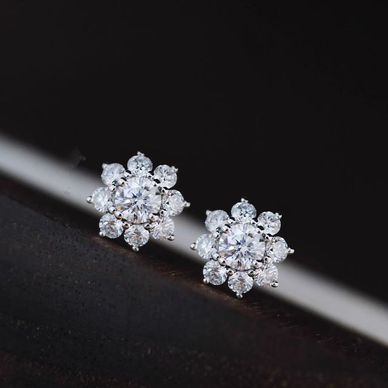 Platinum Pt950 Inlaid with Cultivated Diamonds 30 Points Sunflower Diamond Earrings Valentine's Day Gift for Girlfriend Earrings