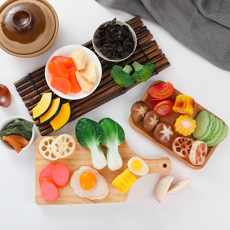 Симуляция модели ингредиентов для хот-пота ломтики корня лотоса брокколи ламинария шанхайский зеленый кубики картофеля кубики моркови грибы кукуруза