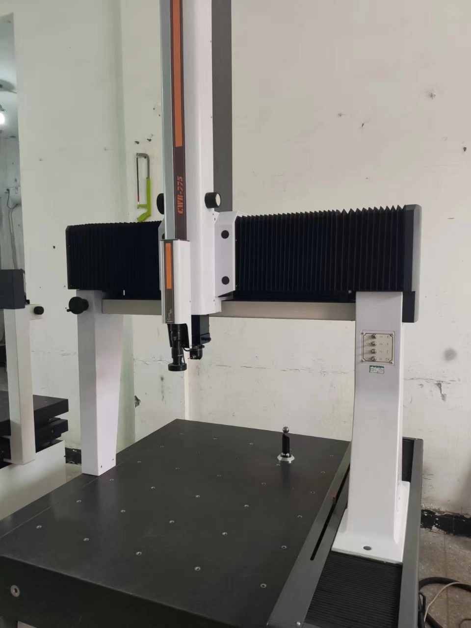 Передача трех комплектов ручного трехкоординатного измерительного станка Эдварда