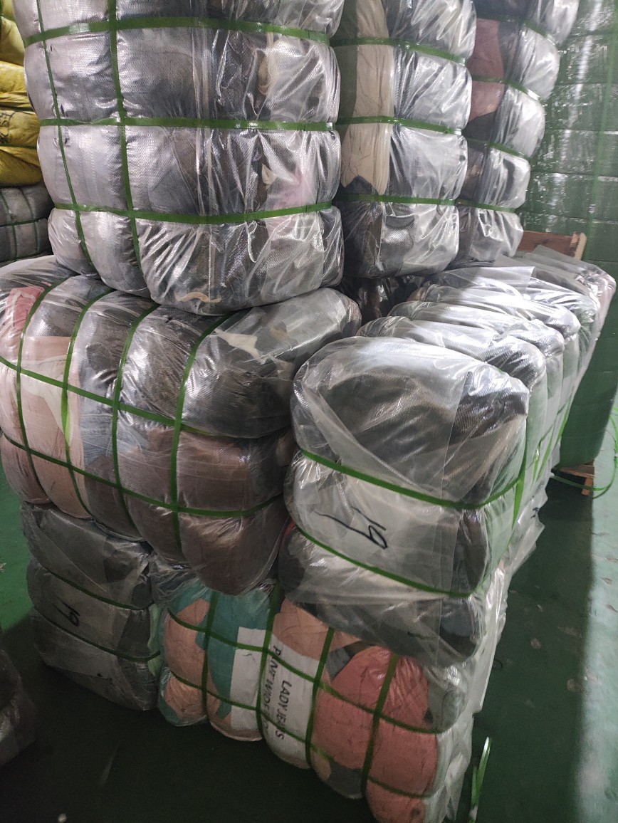 Secondhand Clothing in Bales 58kg