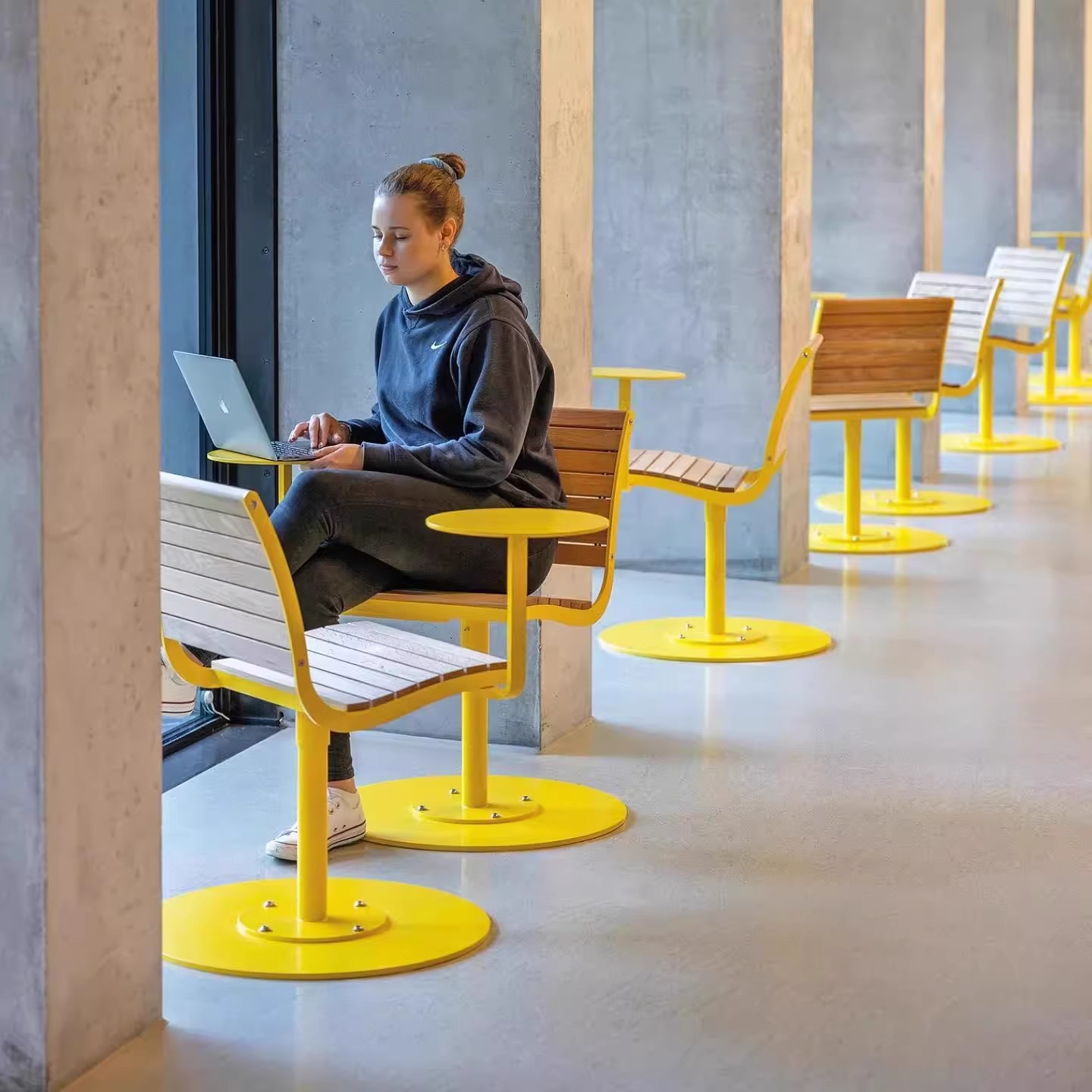 Outdoor Open-Air Rotating Tables and Chairs Courtyard Milk Tea Shop Cafe Seats Catering Commercial All-In-One Leisure Chair