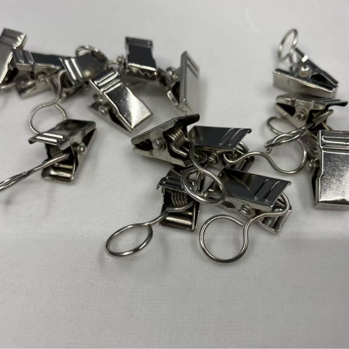 Directly from the Manufacturer, Metal Curtain Buckles, Curtain Clips, Tapestry Background Cloth Clips with Ring Opening and Closing Crocodile Clips