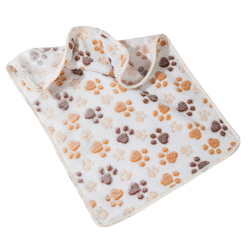 Spot wholesale pet blanket Four Seasons blanket warm coral fleece paw print blanket cat and dog blanket a generation of hair