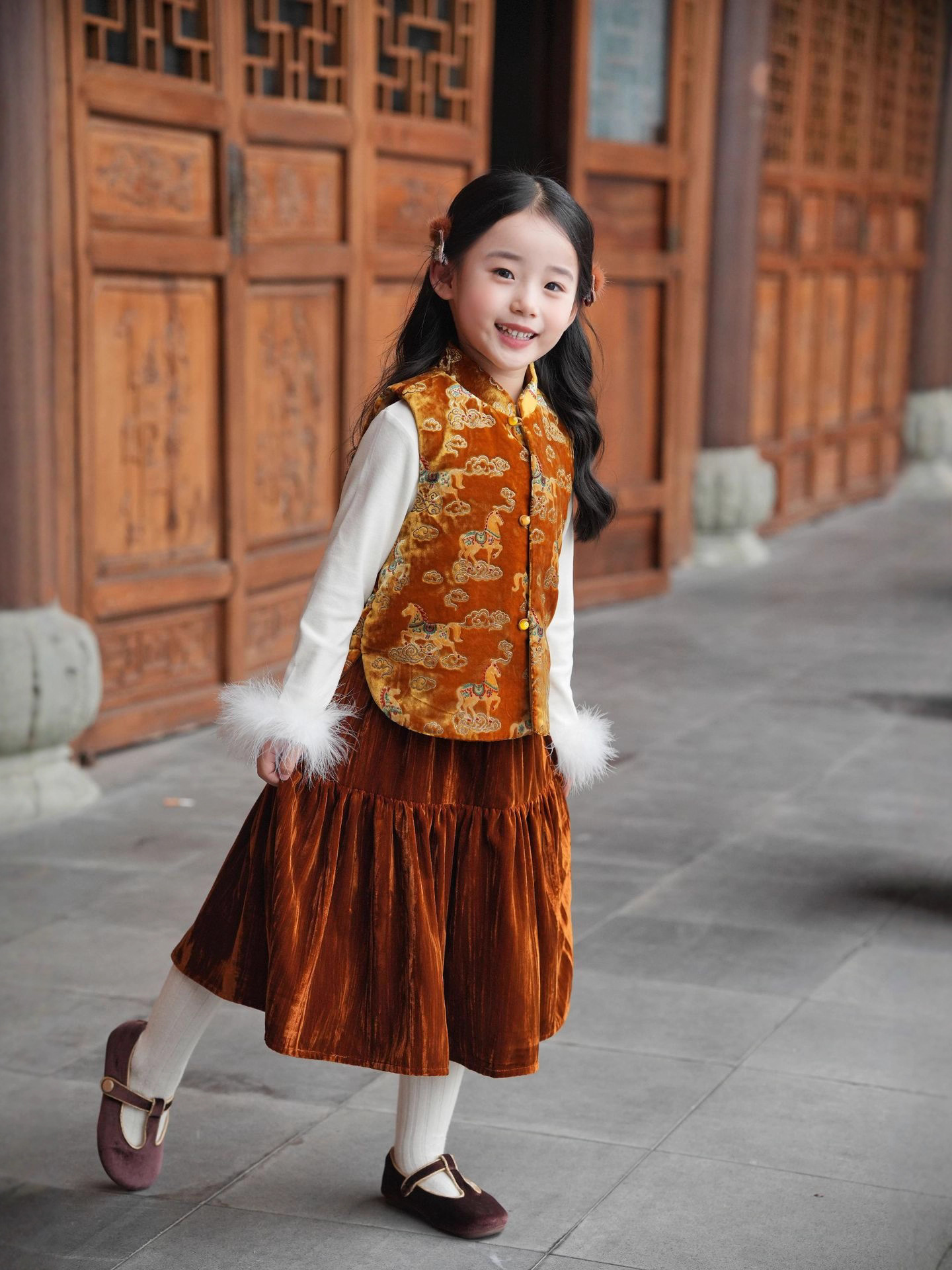 Winter New Children's Chinese-Style Vest, New Chinese Brother and Sister Outfit, Silk Velvet Waistcoat, High-End Parent-Child New Year Outfit Trend