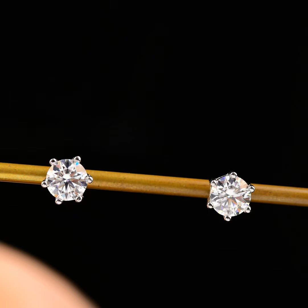 Pt950 Platinum Earrings Classic Six-Claw Earrings 50 Points 1 Carat Igi Cultivated Diamond Earrings Set 18K Gold Export
