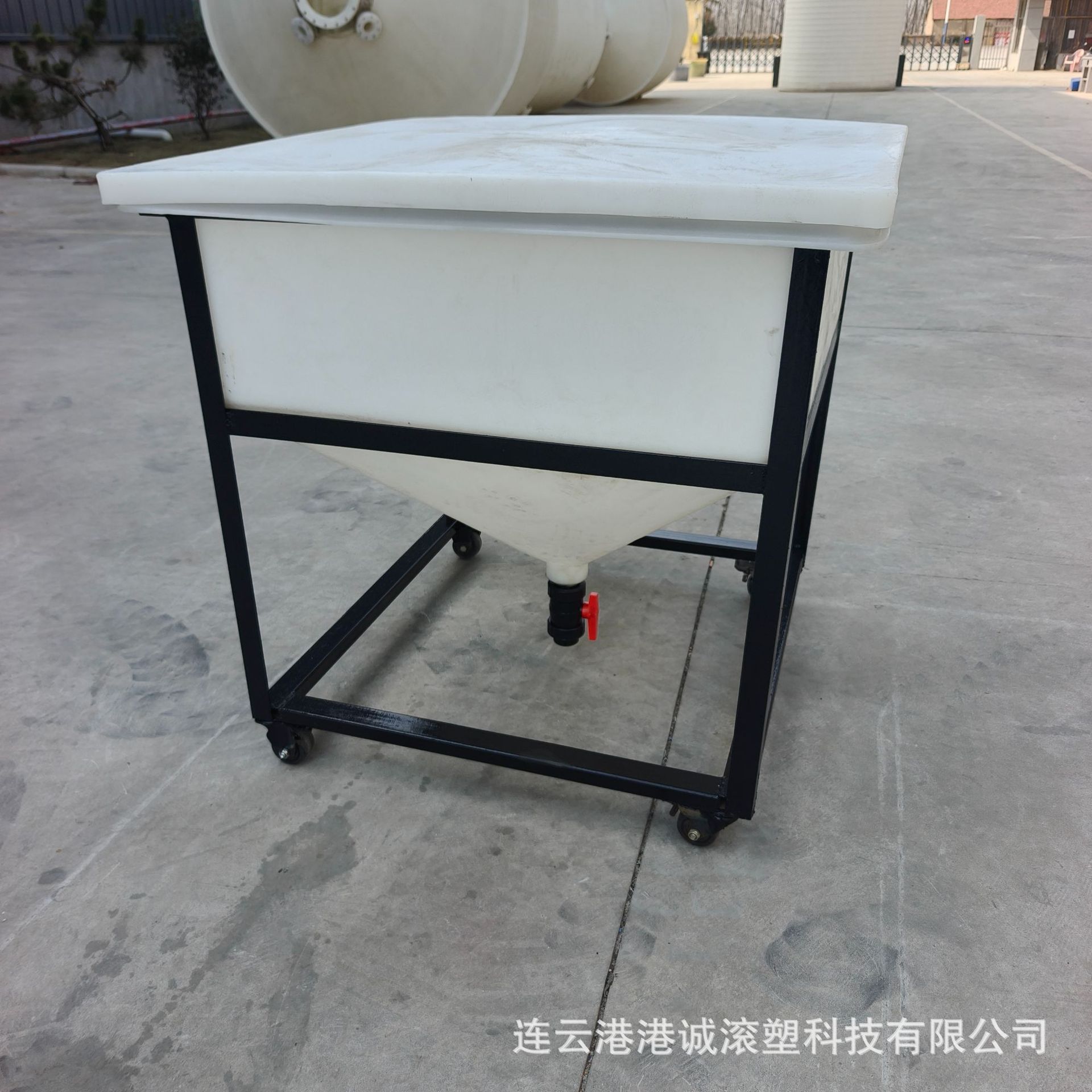 Quartz Sand Acid Washing Hopper Plastic Material One-Time Molding 245L Square Material Truck Hopper with Wheels