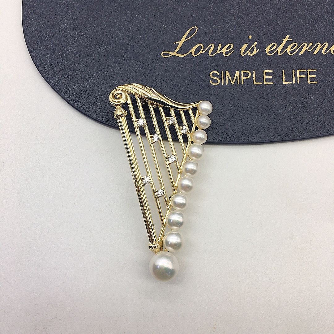 Autumn new Japanese and Korean Net red tremolo big love tian Ran fresh water pearl multi-bead corsage brooch pin scarf buckle