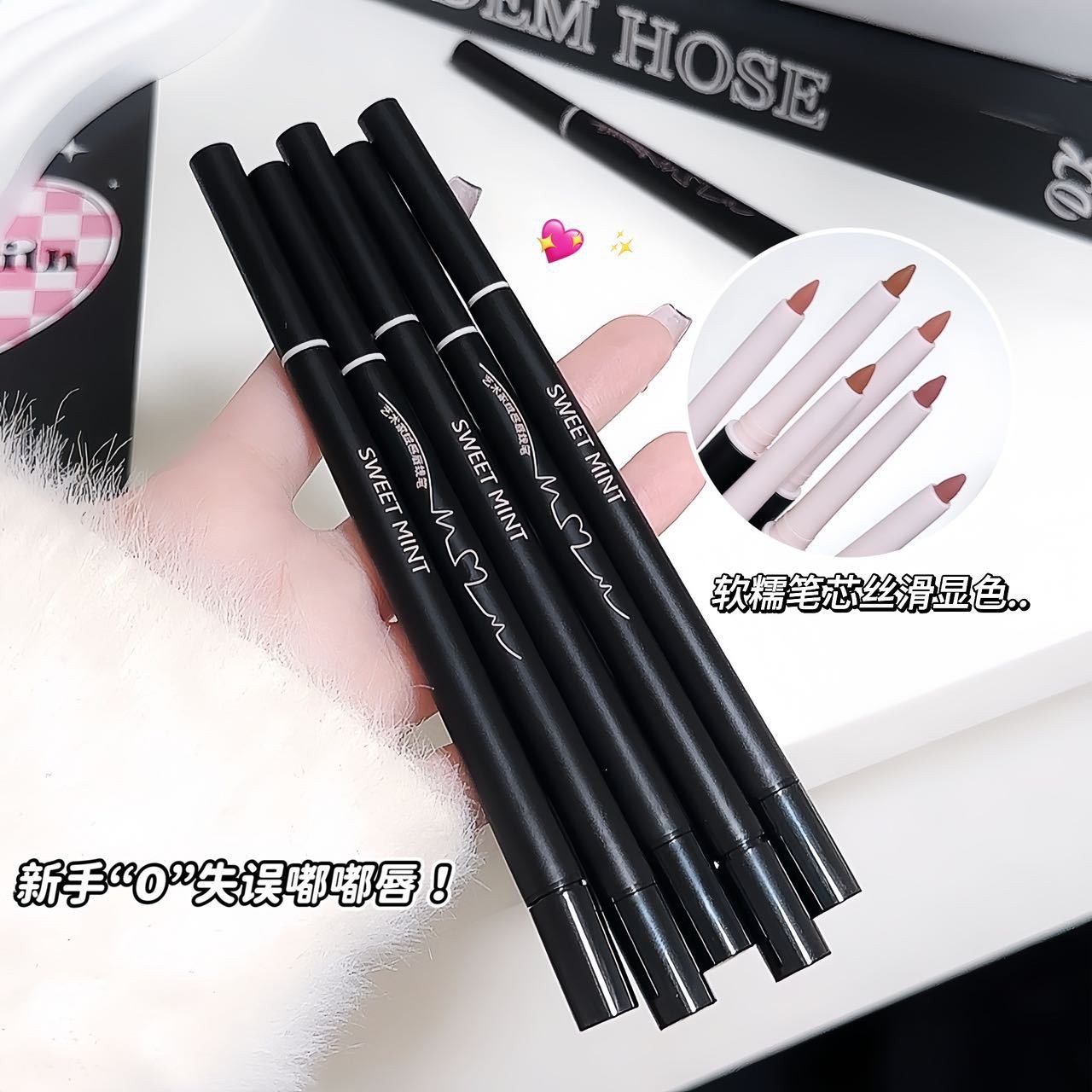 Sweet Mint Artist Velvet Lip Liner and Lip Brush Two-In-One Matte Color Rendering Outlines the Lip Shape Naturally and Lasts