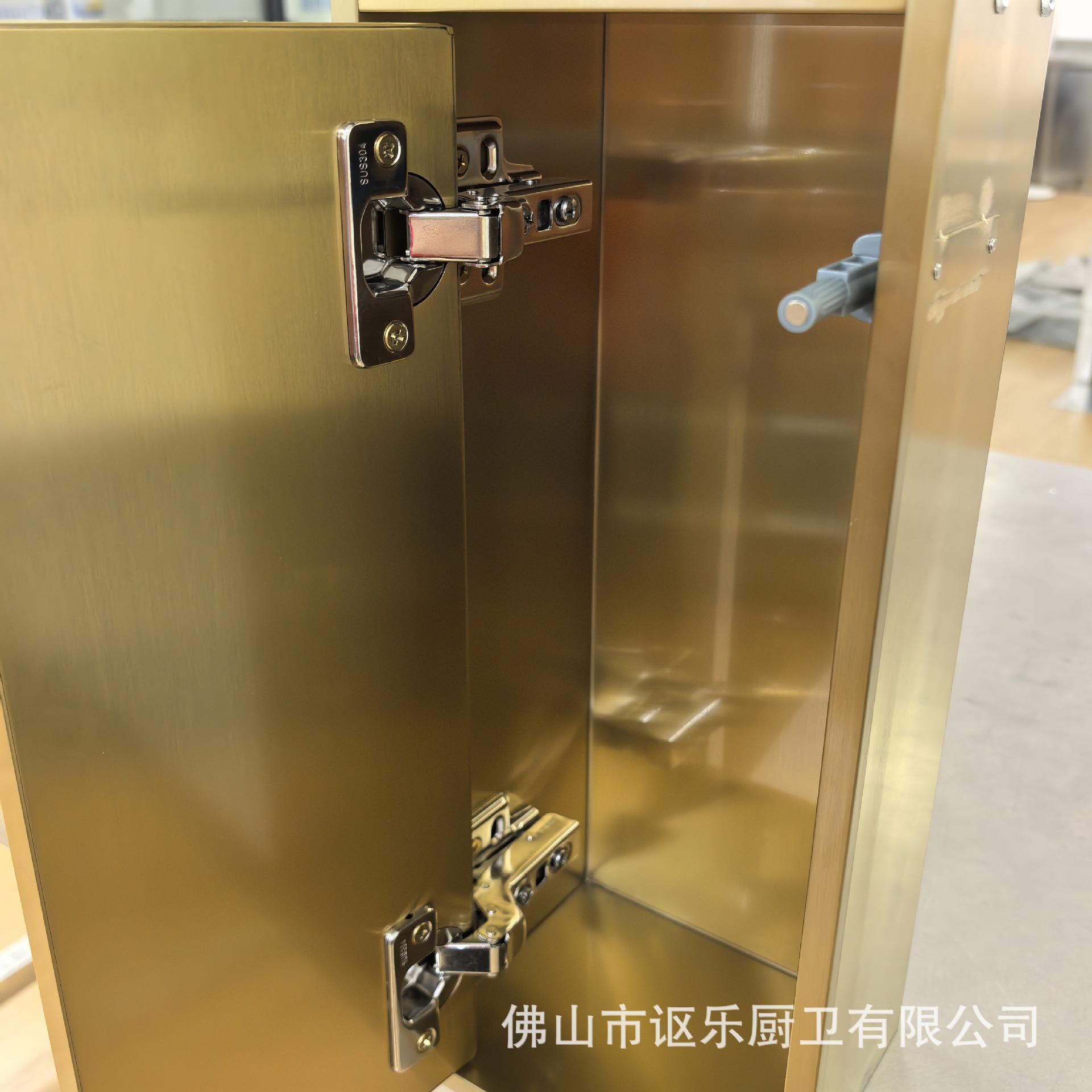 304 Stainless Steel Gold-Plated Bathroom Niche Can Be Customized with Door and Paper Towel Holder Bathroom Storage Rack Color Can Be Changed
