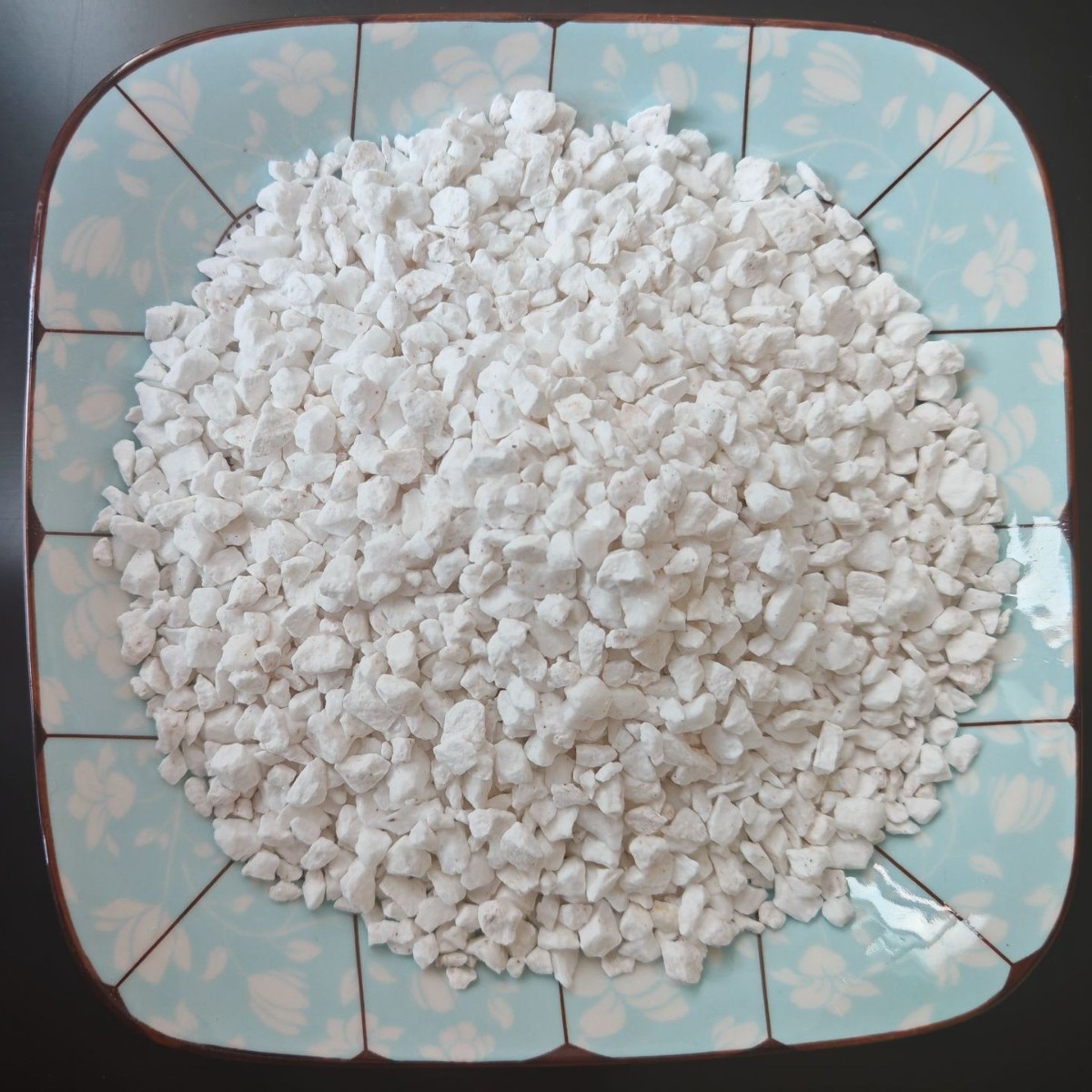 Гранулы метасиликата натрия, щелочной белый углерод, высококачественный лабрадорит, размер частиц 3-8 мм