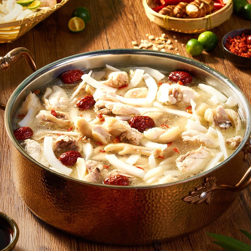 Hainan specialty fresh coconut meat 200g Hainan coconut chicken soup package coconut coconut meat soup juicer wholesale