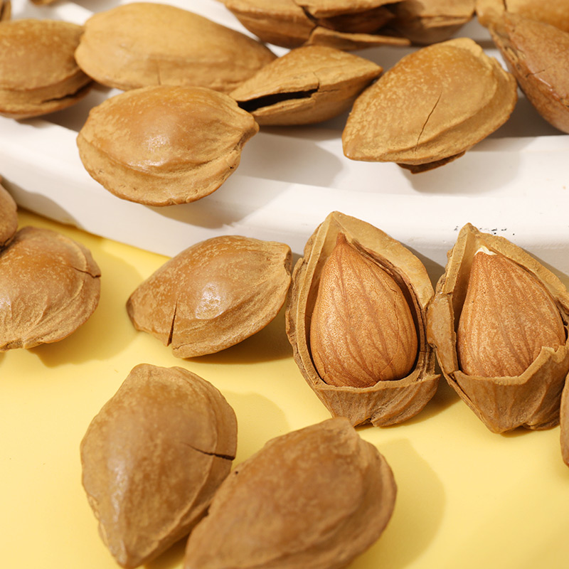 Wholesale of New Large-Sized Shelled Raw Almonds with Thin Skin, Hand-Peeled, Casual Snacks, Nuts, Roasted Seeds and Nuts, Cooked Almonds