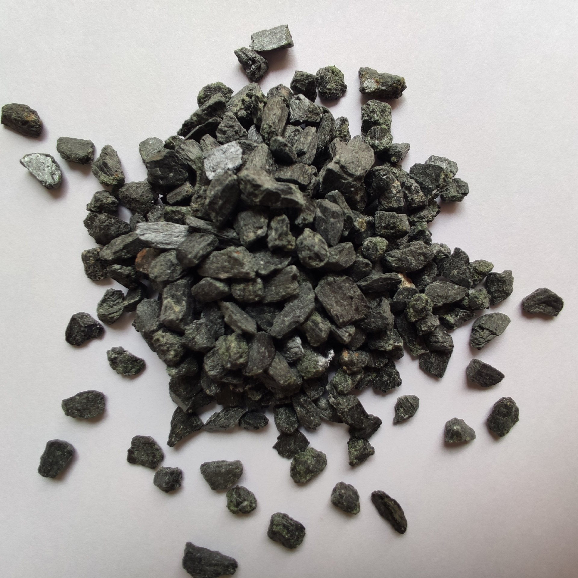1 Tourmaline Granular Water Quality Treatment Tourmaline Raw Stone Black Crystal Tourmaline Raw Ore for Filter Sauna Room