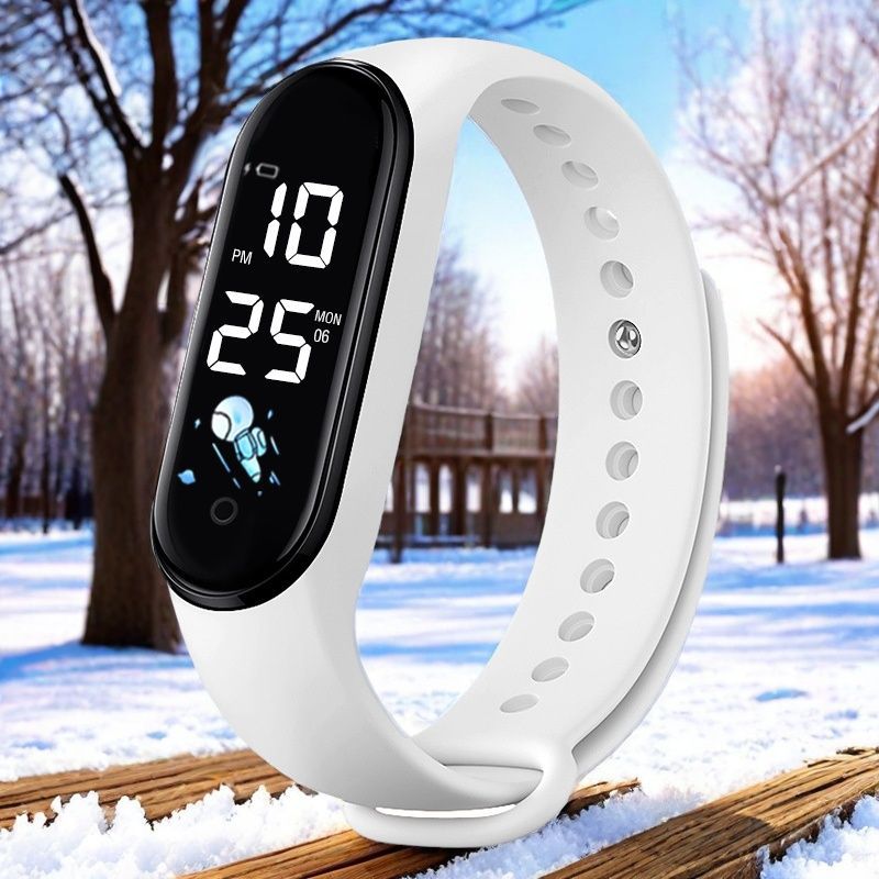 New Cross-Border Foreign Trade Led Watch Electronic Watch Oval Astronaut 1 Digital Couple Student Fashion Bracelet in Stock