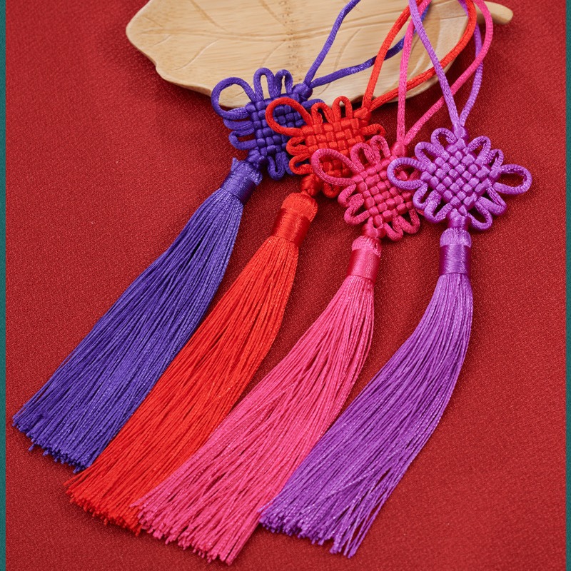 No.5 six plate Chinese knot tassel wear spike finished antique clothing pendant festive Chinese knot factory wholesale