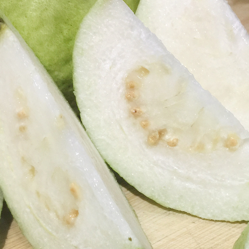 Freshly Picked White-Fleshed Guava from Fujian, Seasonal Fruit Guava, White-Fleshed Guava, One-Piece Delivery