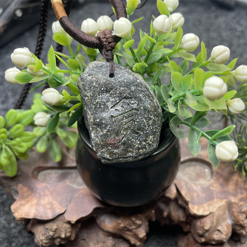 Natural Burmese Jadeite Rough from Laokeng Huikakaichangkou, Ice Type, High-Quality Pendant Material, Suitable for Live Streaming, Window Opening, and Name Engraving