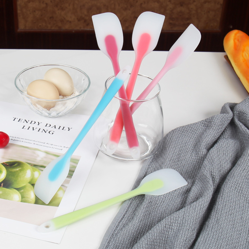 Factory in stock integrated semi-permeable silicone scraper baking scraper cake spatula cream scraping knife baking tools