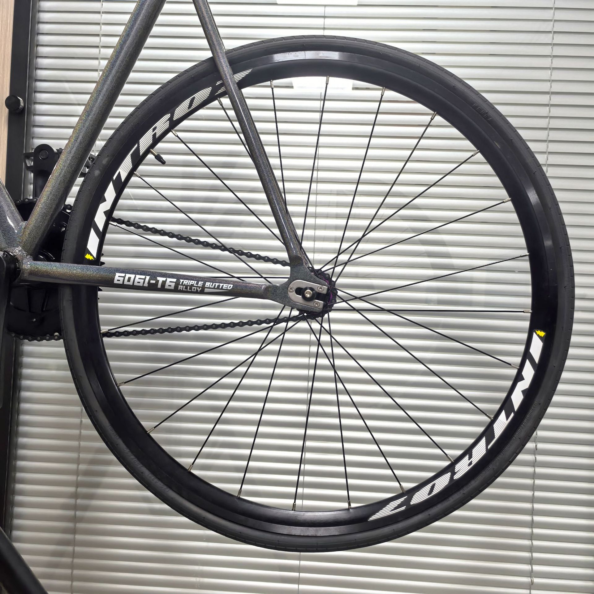 Aluminum Alloy Dead Fly Wheel Set Factory Direct Sales 700C Toothed Dead Speed Car Reverse Brake Explosion Modification Accessories 24-Hole Wheel Hub