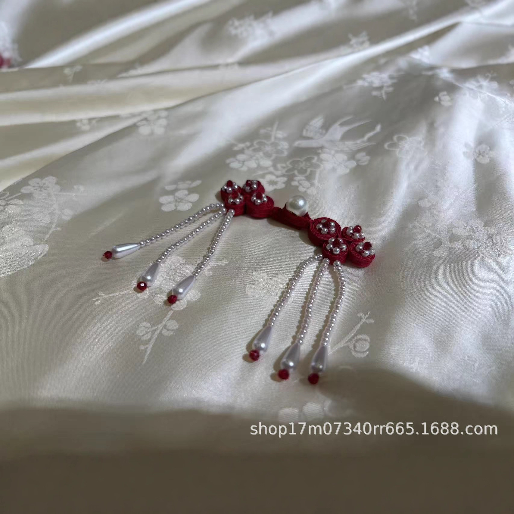 Cheongsam Crystal Disc Buckle Hand-Sewn Cat's Eye Beads Decorated with Cheongsam Style Chinese Collar Buckle Heavy-Duty Hanging Chain Tassel Buckle