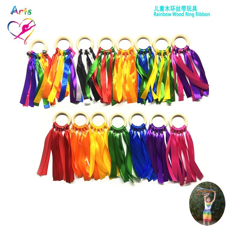 Детская игрушка цветной буквой из бука