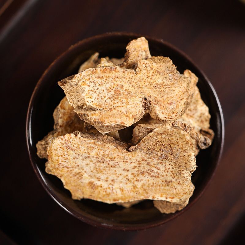 Genuine Chinese Medicinal Herbs of Gentian and Atractylodes, the Benefits of Brewing Tea with Gentian and Atractylodes and Drinking the Water