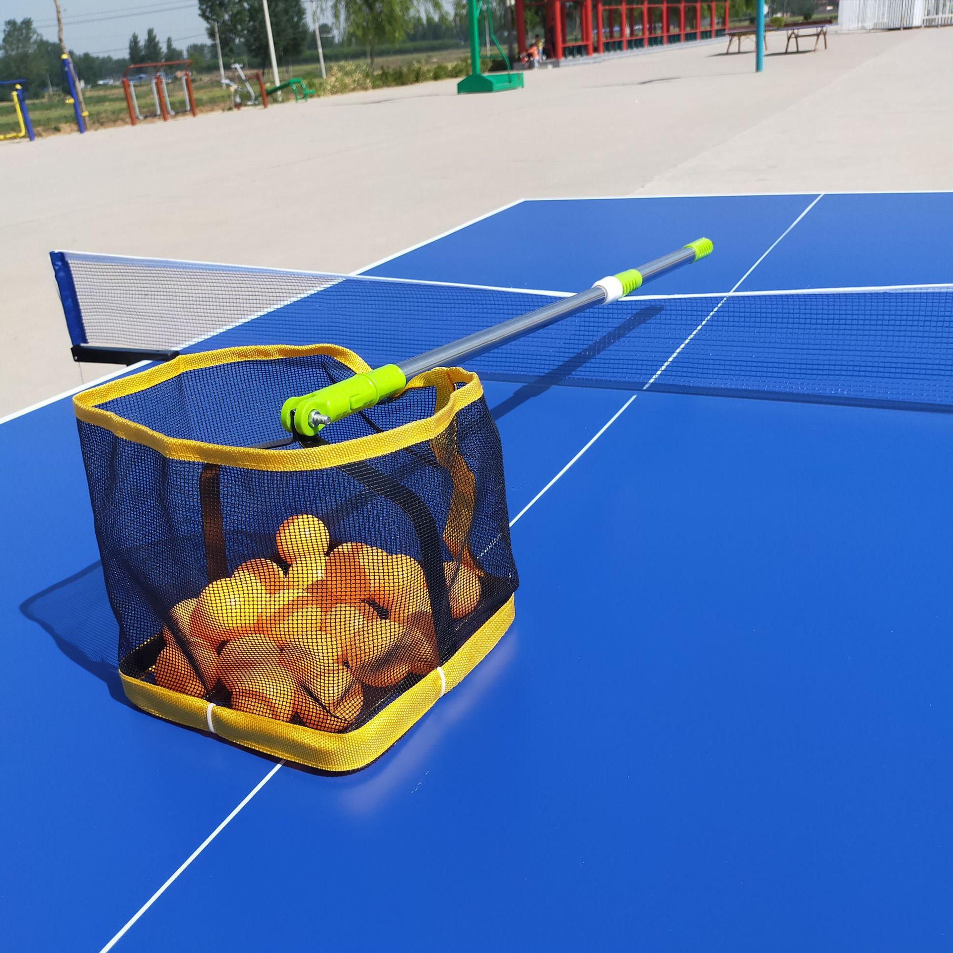 Table Tennis Ball Picker, Retractable and Convenient Ball Collecting Net, Multi-Angle Ball Collector, Convenient and Retractable