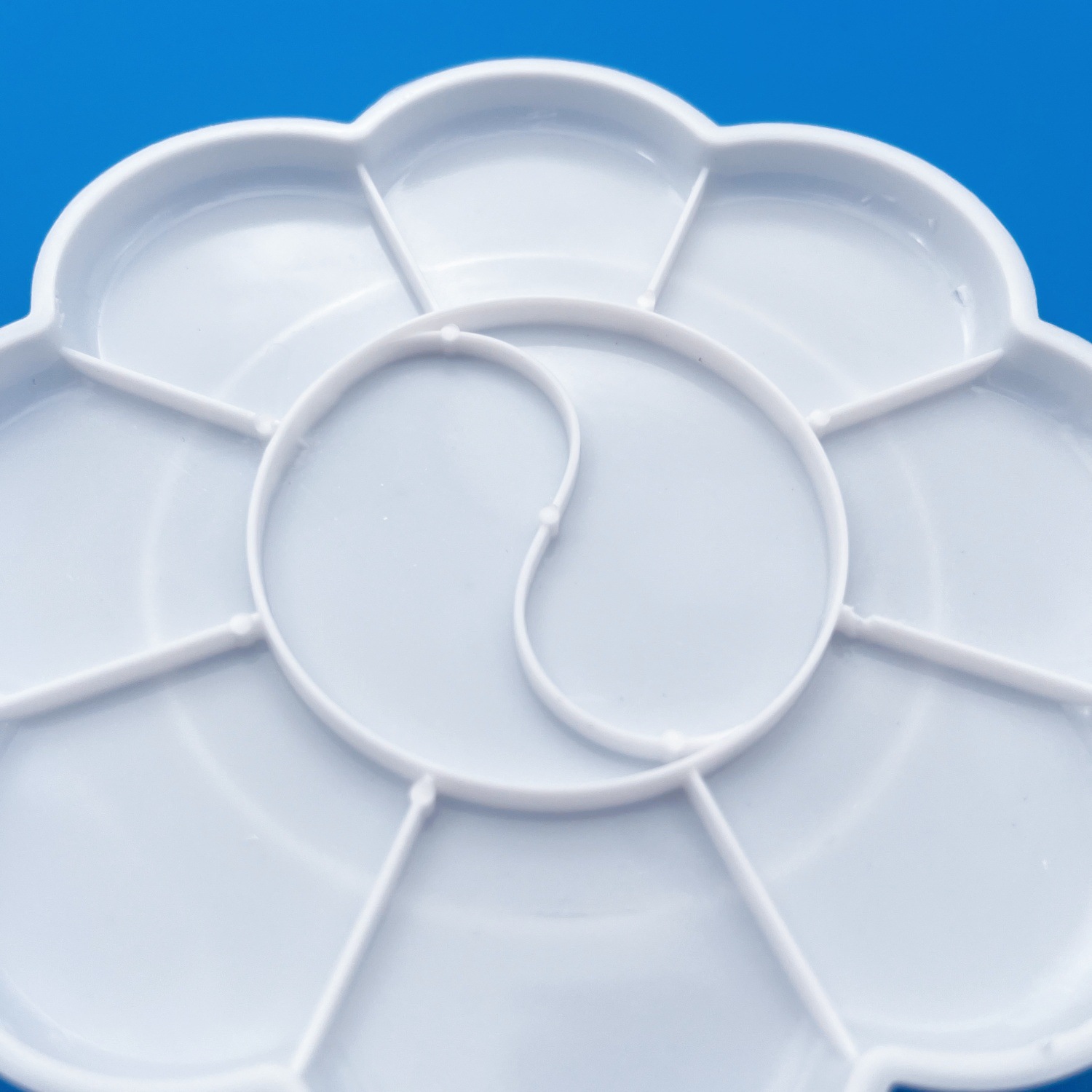 Plum blossom medium color palette plastic 12.5cm paint tray gouache acrylic color palette painting factory direct supply