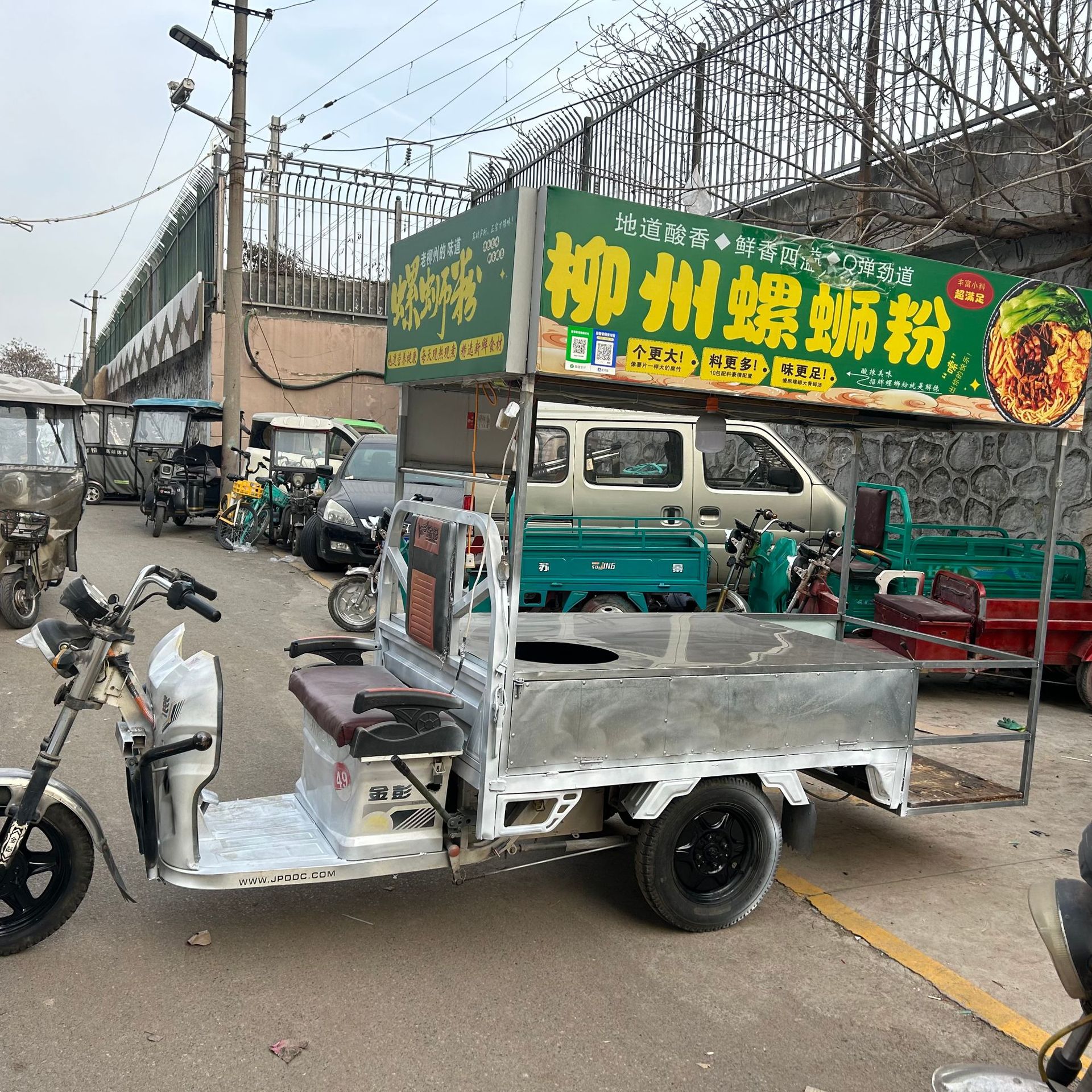 Highly Cost-Effective Used Tricycle, Energy-Saving and Long-Lasting, Well-Maintained, Suitable for Both Cargo Hauling and Street Vending
