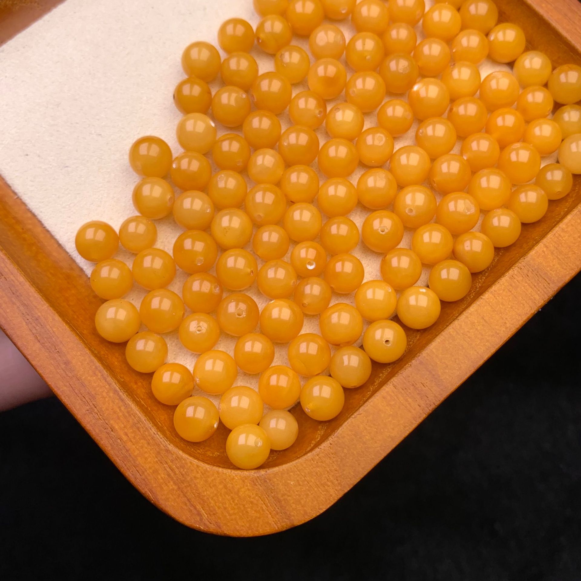Natural Russian Beeswax Old Honey Round Beads Loose Beads Cultural Accessories with Rich and Full Wax Bracelets Wholesale