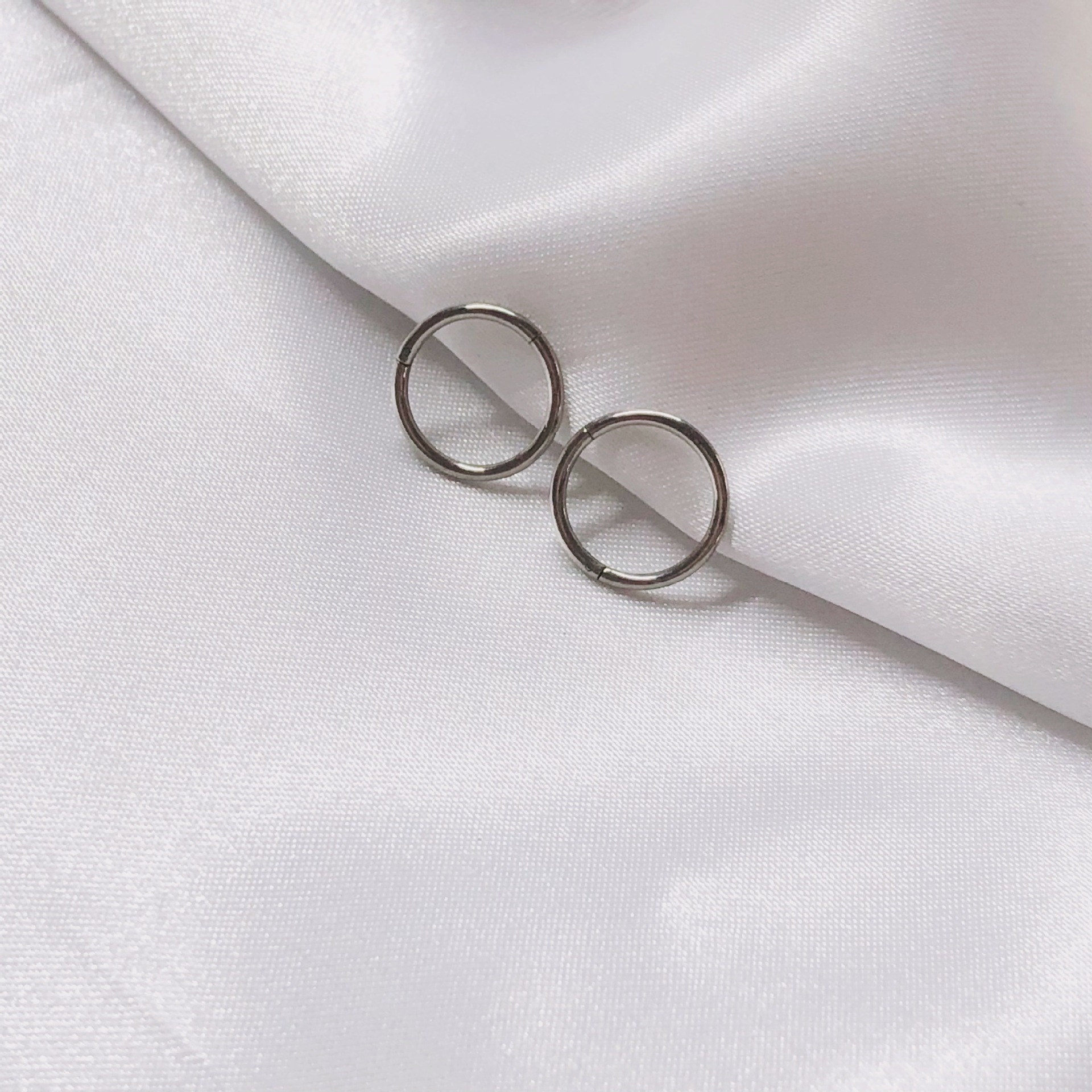 Factory wholesale direct supply Stainless Steel 316L closed ring open ring nose ring earrings coil seamless ring puncture jewelry