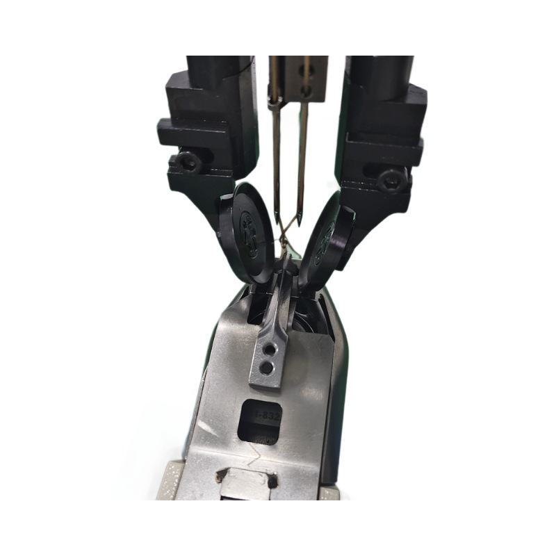 Yonghui Brand 781-7 Double Needle Flatbed Sewing Machine for Sewing Leather Thick Materials with Bottom and Upper Marking Lines