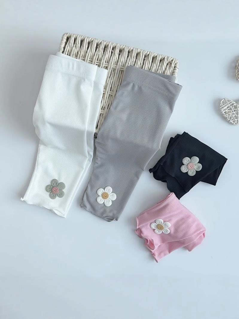 Girls' Summer Thin Leggings Children's Ice Silk Capri Pants for Toddlers and Young Children Ultra-Thin High-Elasticity Wearable Pants for Summer