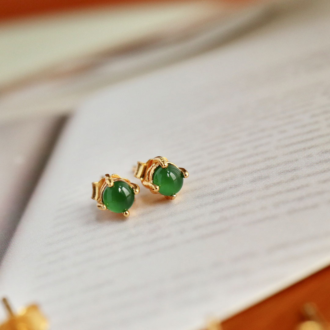Natural jadeite earrings A goods Bingyang green spicy green earrings small bulb s925 sterling silver inlaid jadeite earrings wholesale