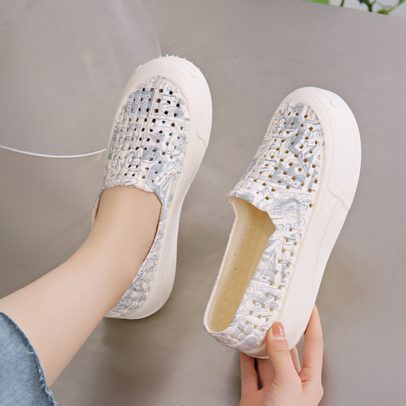 Cave Shoes Women's Summer Shoes Sandals with Feeling of Stomping Shoes Cute Western-style Soft-soled Mesh Breathable Waterproof Beach Shoes for Foreign Trade