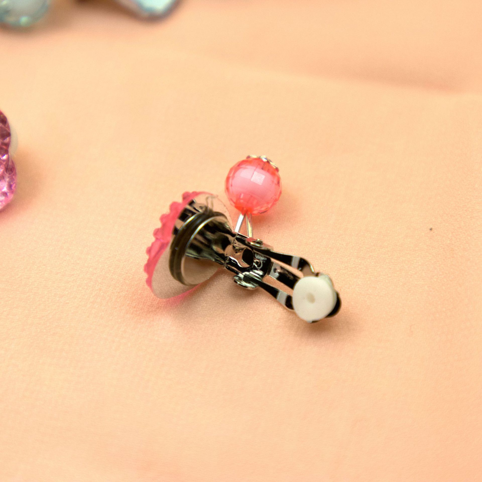 Source manufacturers children's gem earrings Girls cute flash jewelry resin 8 pairs of plum box ear clip set