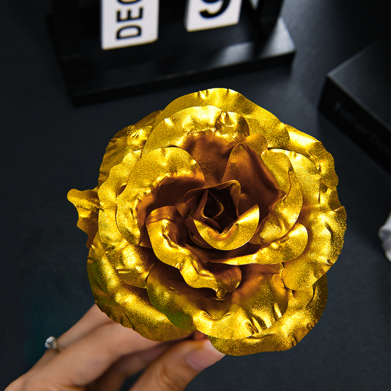 Delta Force Peripheral Gold-Etching Rose Model Red Wolf Cos Gold Foil Rose Ornament Toy Figure Gift