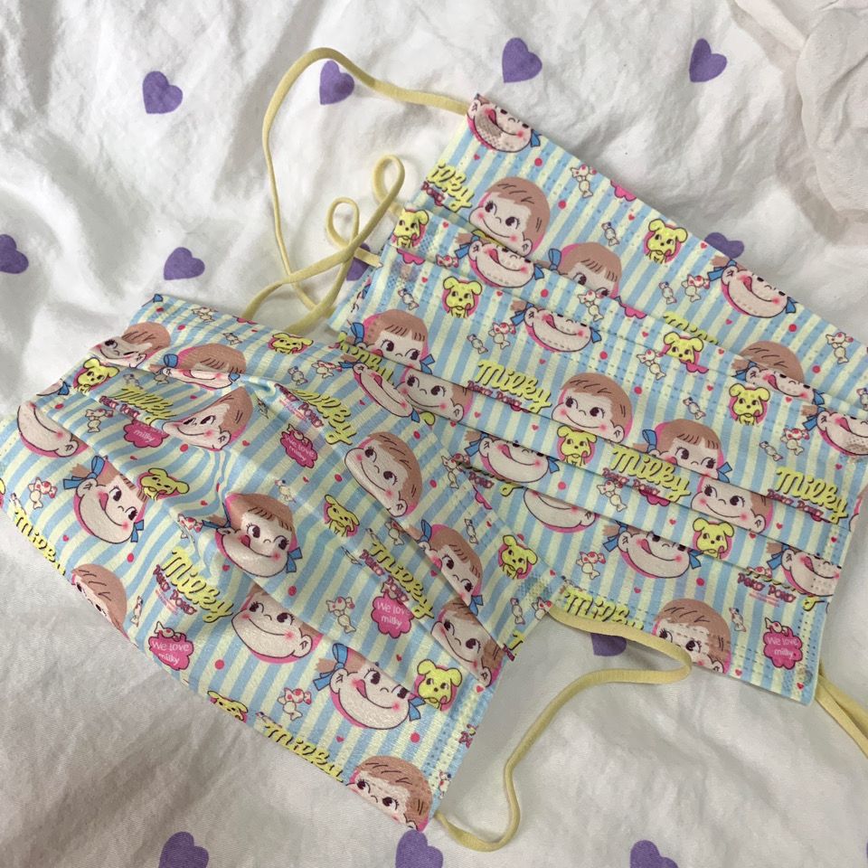 Милая одноразовая трехслойная маска с пылезащитным мультяшным принтом, индивидуально упакованные полосатые цветные ушные ремешки