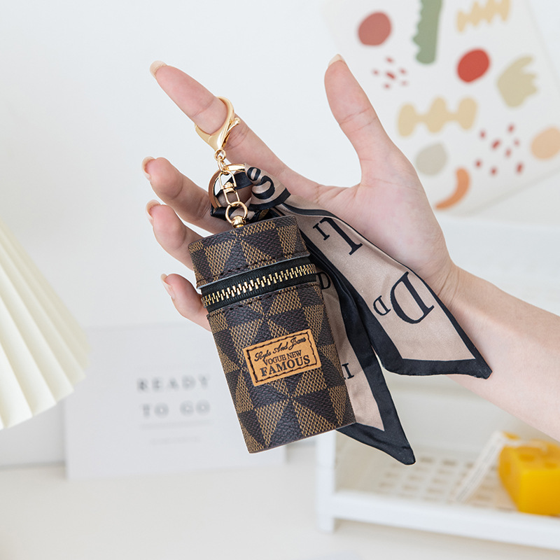 2024 New Cute Bucket Shape Fashion Casual Lipstick Bag Women's Compact Portable Key Pendant Silk Scarf Small Bag