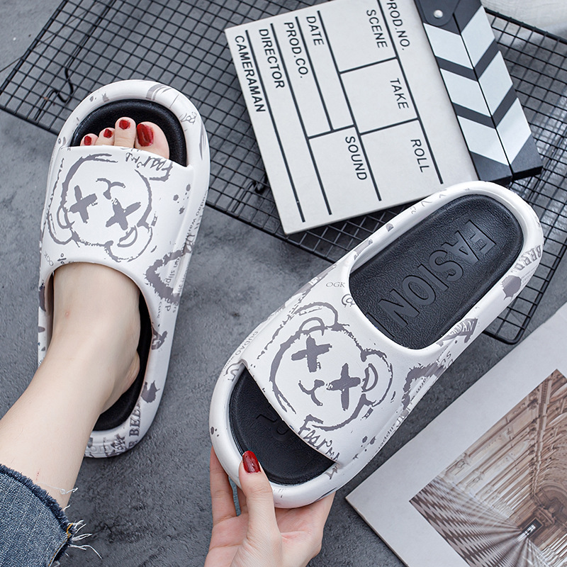 New Slippers Men's Summer Korean Style Indoor and Outdoor Wear Sandals Home Bathroom Shoes Feeling Shoes Couple's Thick Sole Sandals for Women