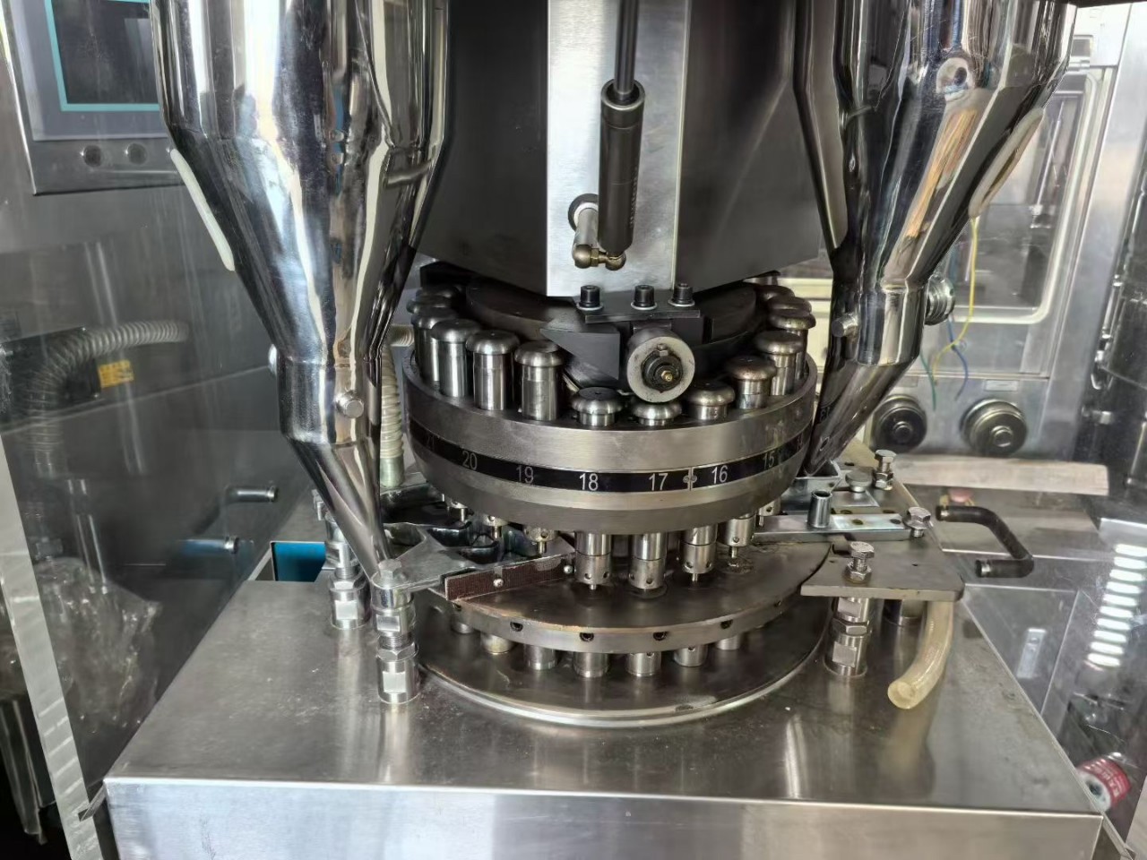 23-Press Classy Two-Color Tablet Press, if You Need It, Please Contact Me. There Are Still Many Units Available